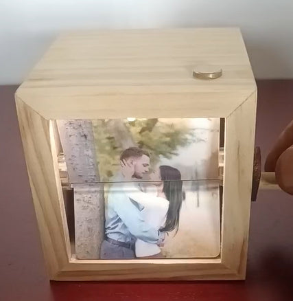 Custom Flip Photo Box – Hand-Cranked Memory Viewer for Couple & Family Gift Moments