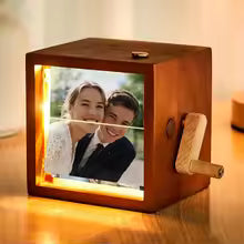 Custom Flip Photo Box – Hand-Cranked Memory Viewer for Couple & Family Gift Moments