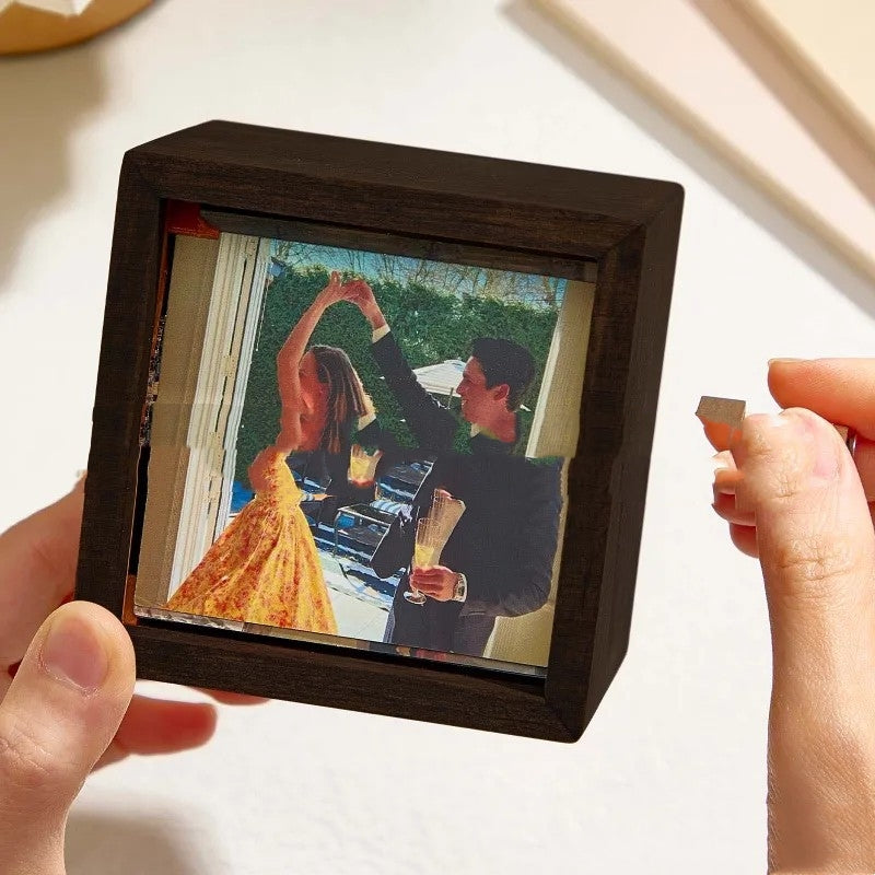 Custom Flip Photo Box – Hand-Cranked Memory Viewer for Couple & Family Gift Moments